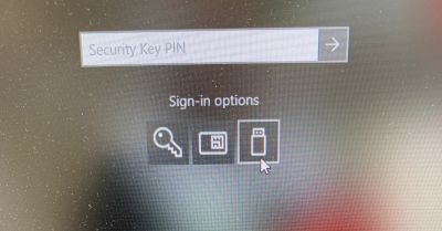 After clicking on smartcard or password and then back to "Security Key" the PIN field shows.