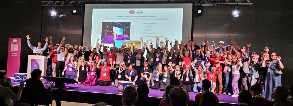 All 212 amazing speakers and event organizers on stage for one, big “end of show” group photo.
