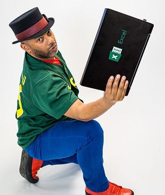Oz du Soleil with laptop