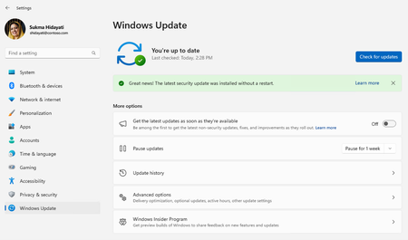 The Windows Update settings page shows a message that the latest security update was installed without a restart.