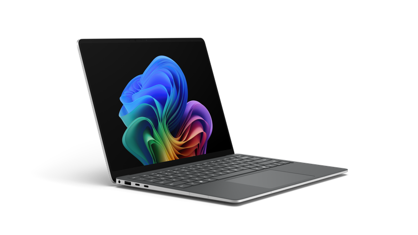 Laptop 5G quarter turned to the right