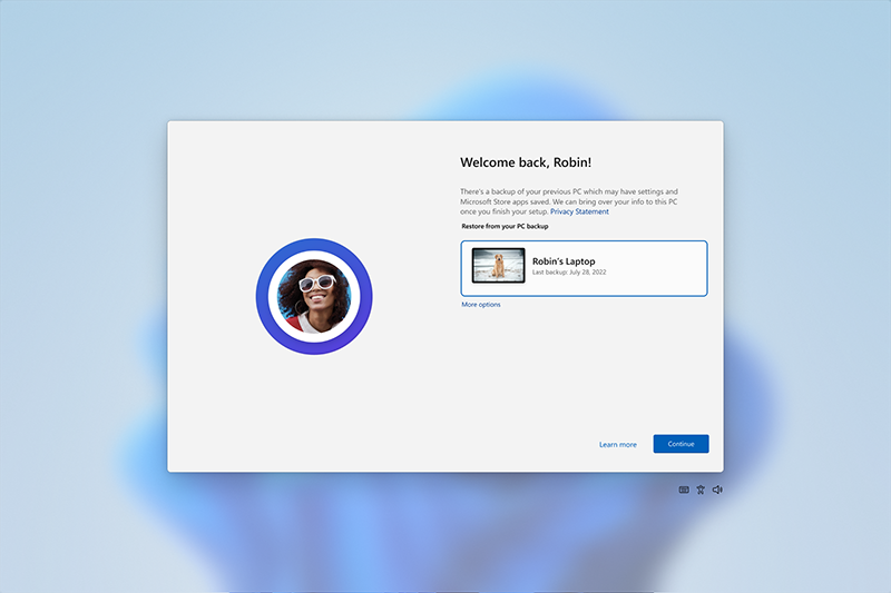 The OOBE screen shows the user their latest backup and offers to restore their old PC.