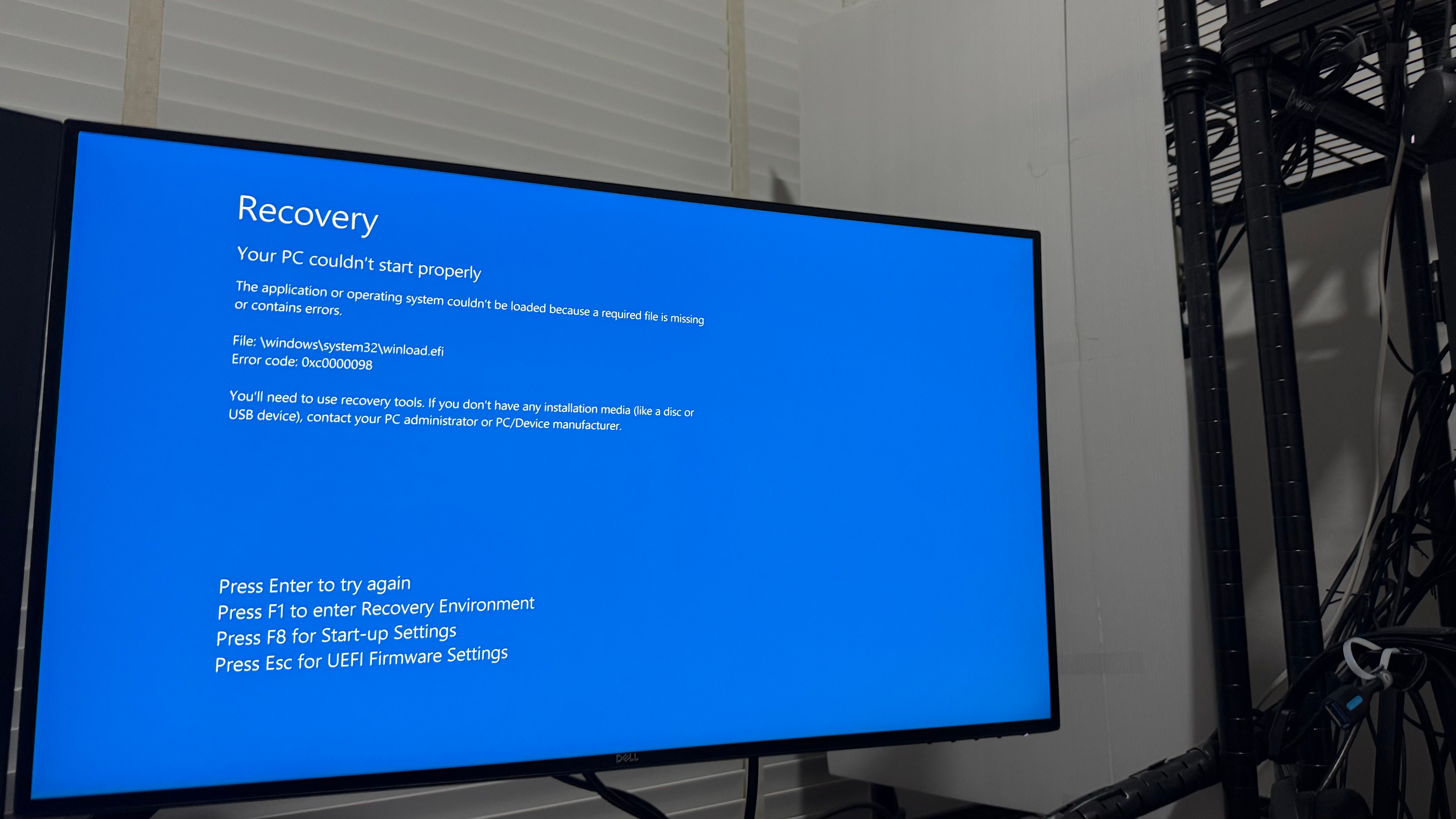 i recently installed windows 11 pro freeze then restart after boot