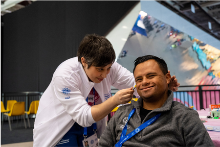 세상을 이롭게 하는 기술 개발은 모두를 위한 건강 형평성 구축을 의미합니다.