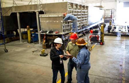 제조업체가 Microsoft Marketplace를 통해 AI를 시범 운영 단계에서 양산 단계로 확장하는 방법