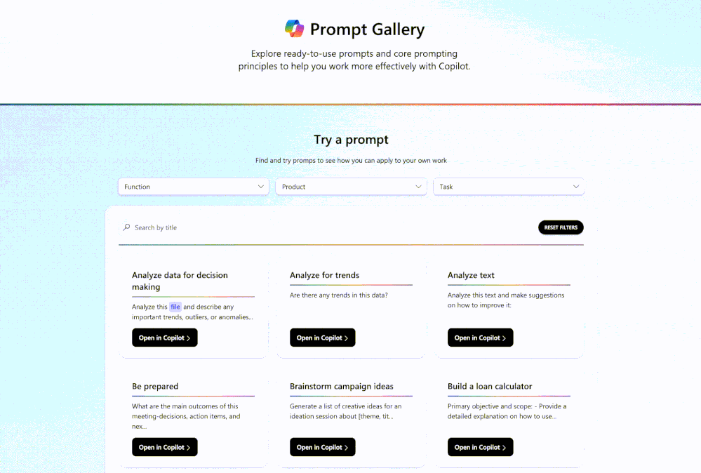 Snímek obrazovky Prompt Gallery v Microsoft 365 Copilot adoption hubu s nadpisem Prompt Gallery a řaditelným menu s různými prompty zaměřenými na práci.