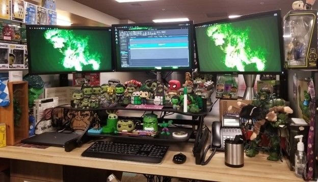 IZ_Swoop_Bobble-and-grow_002_Scott-hulkified-desk.jpg