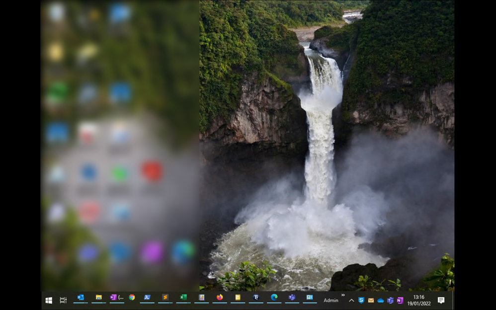 10.7.4 (1968) from the app store - single monitor, 1024x768... but at least I've got my taskbar!