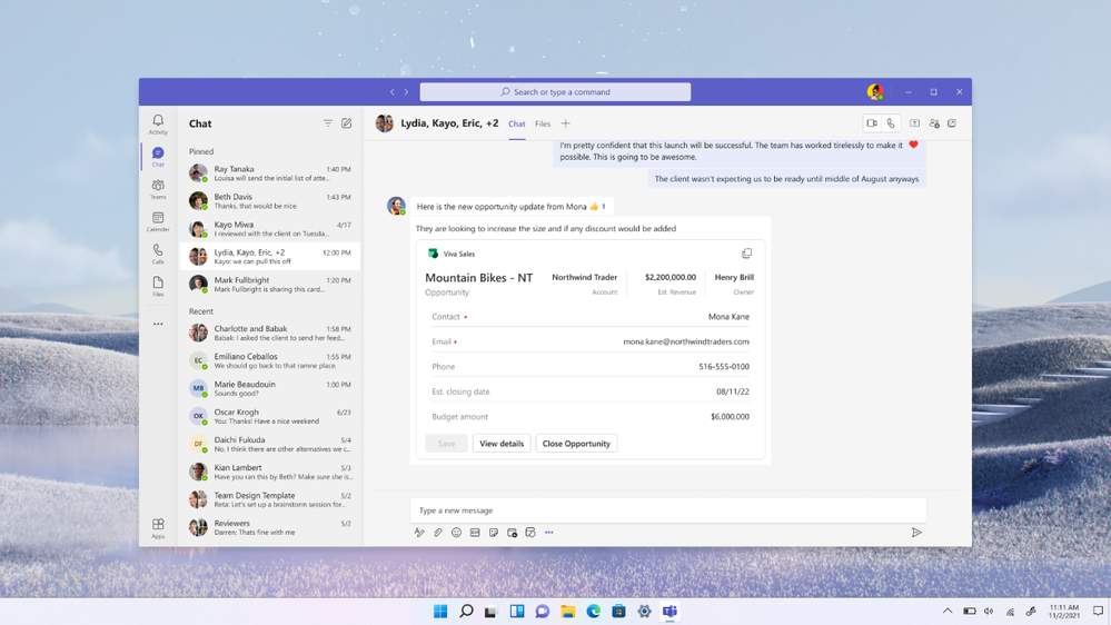 An image demonstrating Viva Sales customers collaborating in Microsoft Teams to close on an opportunity.