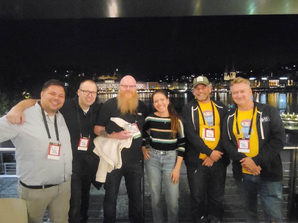 Picture 2: Most Valuable Professionals (MVPs) at Workplace Ninja Summit 2022